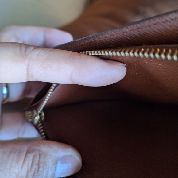 FINAL Sale! 💯 % Authentic LV Sarah Wallet vintage, good condition. - Picture 4 of 16